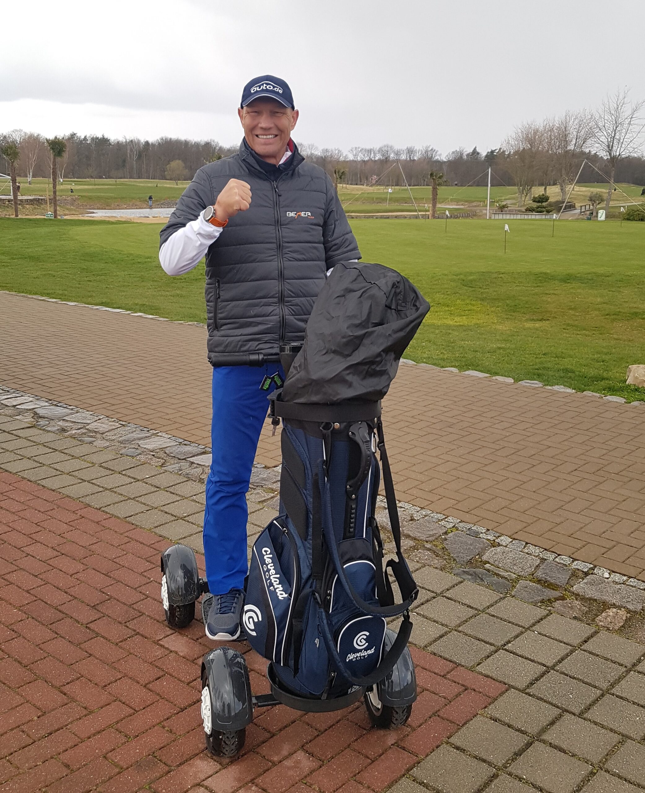 Axel Schulz auf dem GolfScooter